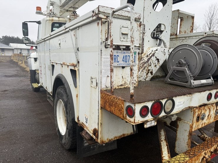 2006-international-7300-image-32