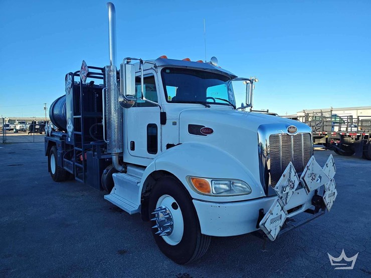 2016-peterbilt-337-image-56