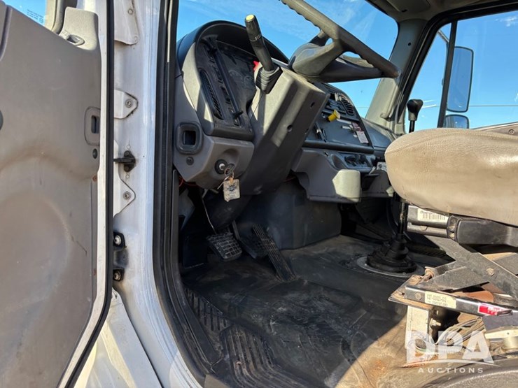 2005-freightliner-business-class-lp-bobtail-truck-(dr12590-unit-6501)-image-66