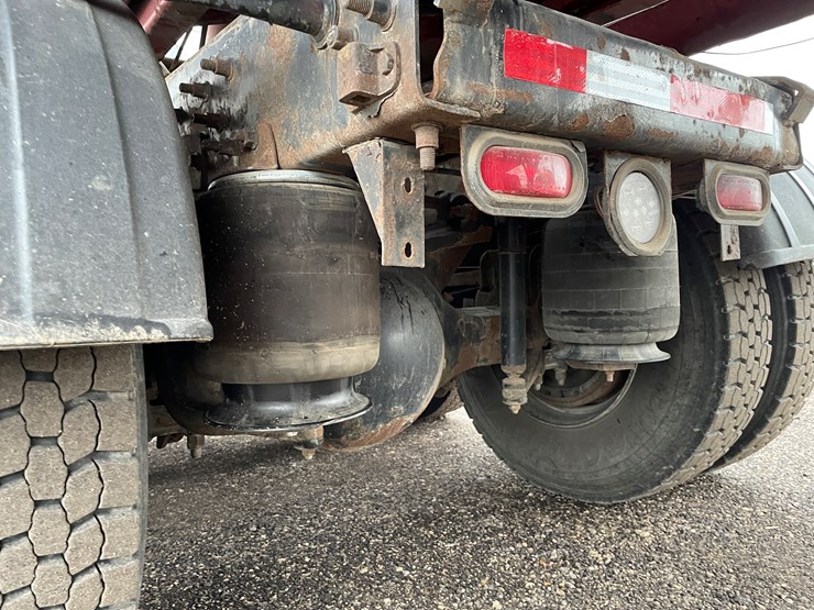 #1061-•-2004-mack-cx613-tandem-axle-day-cab-semi-tractor-(has-wi-title)-image-21