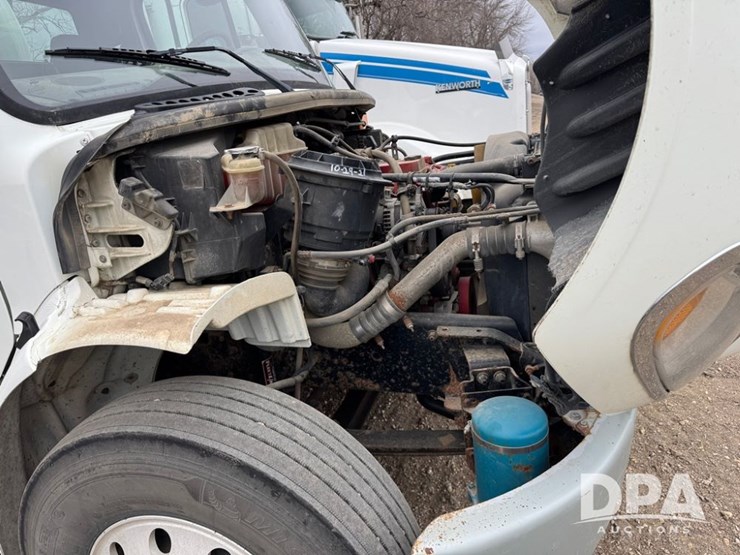 2009-freightliner-lp-truck-(dr12787-unit-5255)-image-13