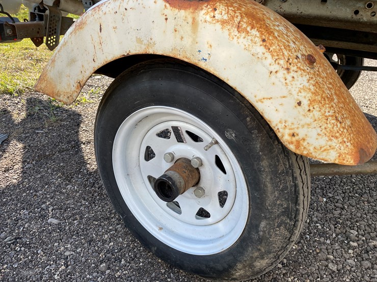 #1097-•-1953-crestliner-v4tl-aluminum-fishing-boat-with-trailer-(no-title)-image-12