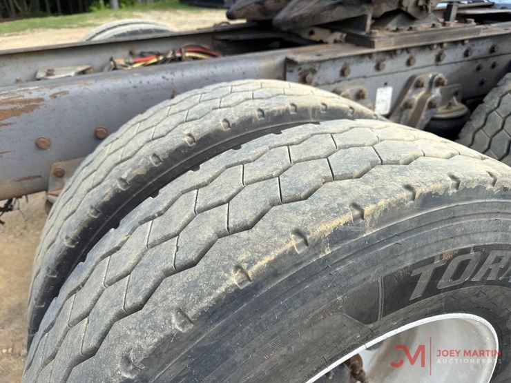 1997-kenworth-day-cab-truck-tractor-image-11