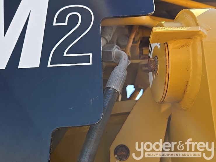 2016-caterpillar-120m2-image-110