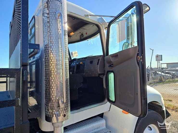 2015-peterbilt-348-image-22