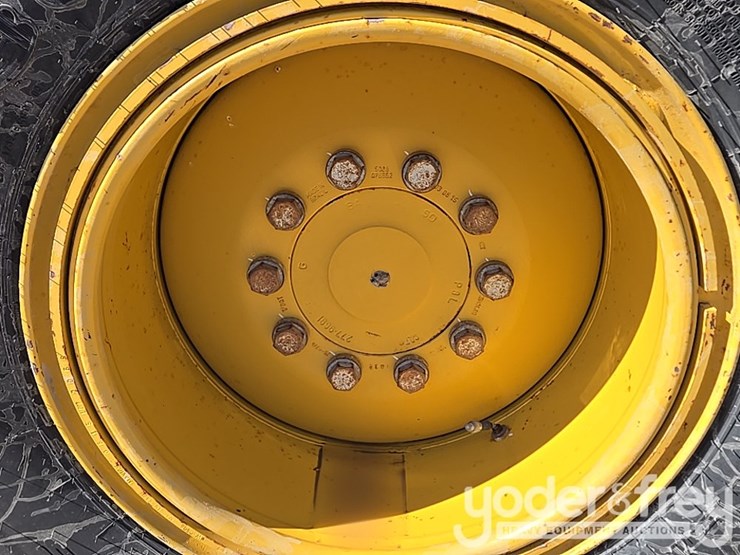 2016-caterpillar-120m2-image-24