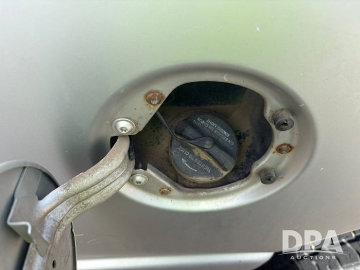 2004-dodge-2500-image-18