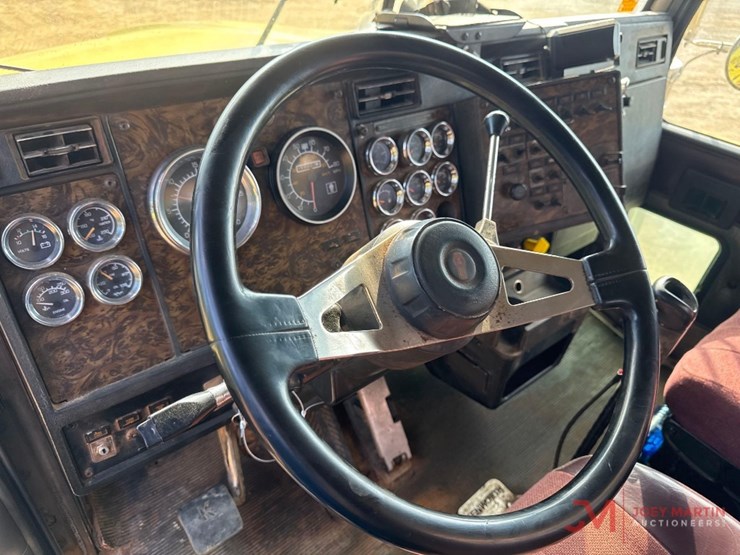 1997-kenworth-day-cab-truck-tractor-image-19