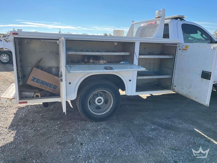 2015-chevrolet-3500hd-image-21