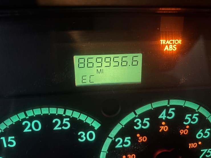 #1402-•-2007-freightliner-image-7