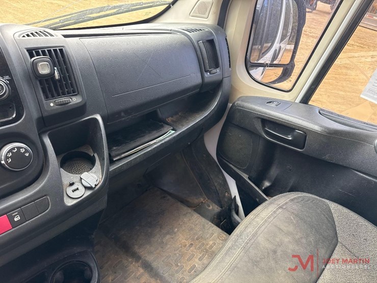 2014-dodge-2500-image-21