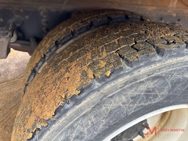 2005-freightliner-business-class-m2-box-truck-image-10