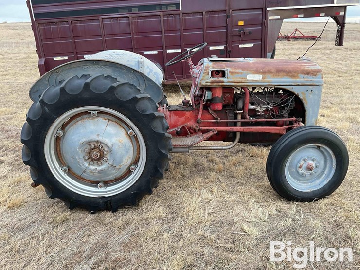 1950-ford-8n-image-4