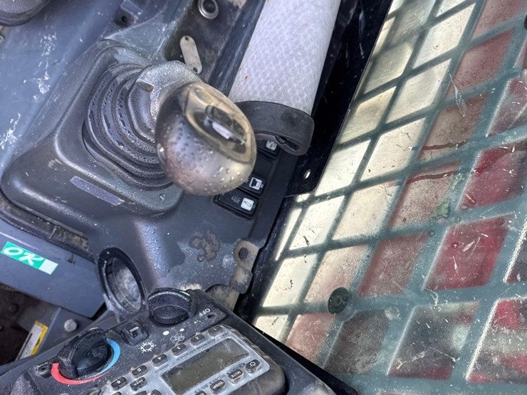 takeuchi-tl12v2-image-12