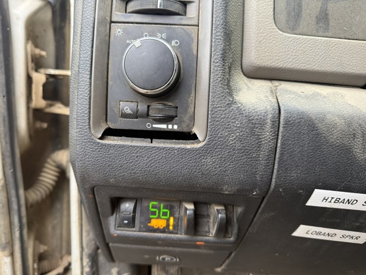 #1837-•-2011-ram-5500-4x4-flatbed-truck-image-41