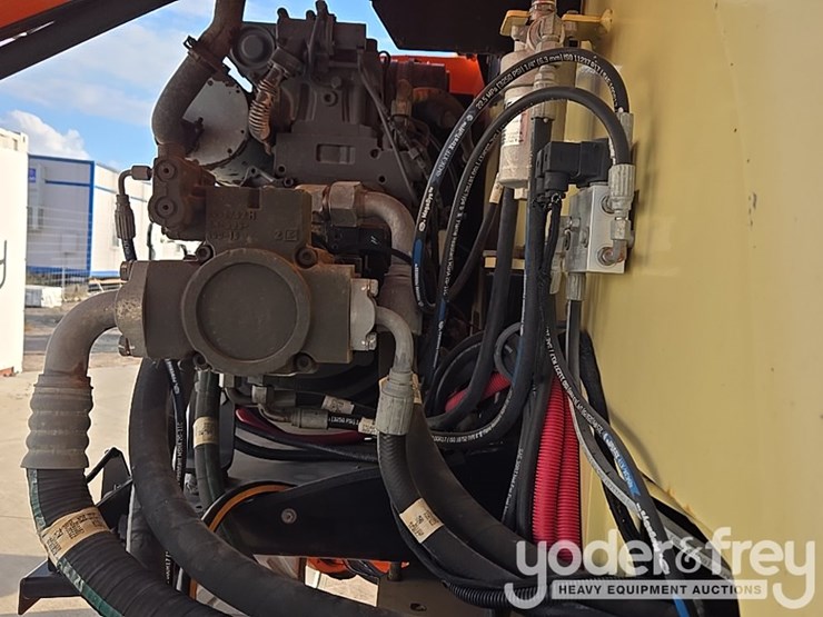2014-jlg-800aj-image-87