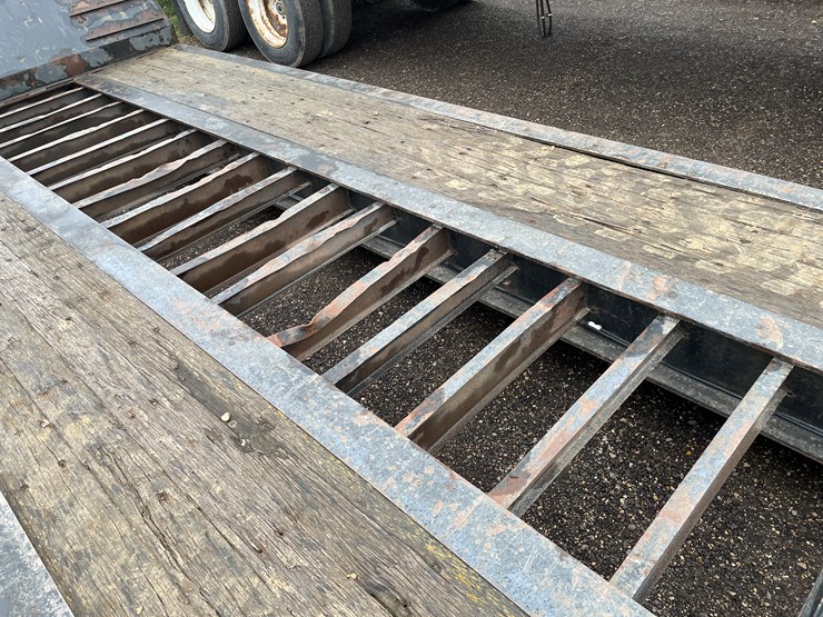 #1056-•-2005-xl60-specialized-38'-lowboy-trailer-(has-wi-title)-image-23