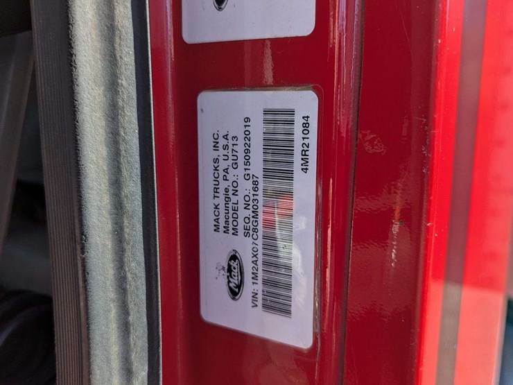 2016-mack-granite-gu713-image-53