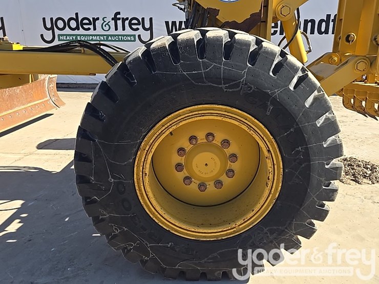 2016-caterpillar-120m2-image-39