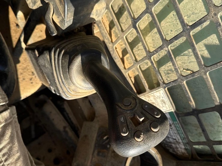 2017-bobcat-t595-image-16