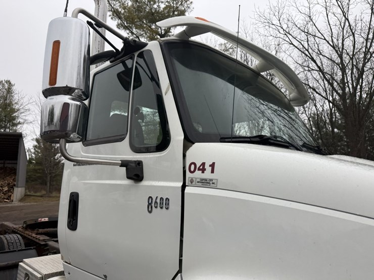 2005-international-8600-image-36