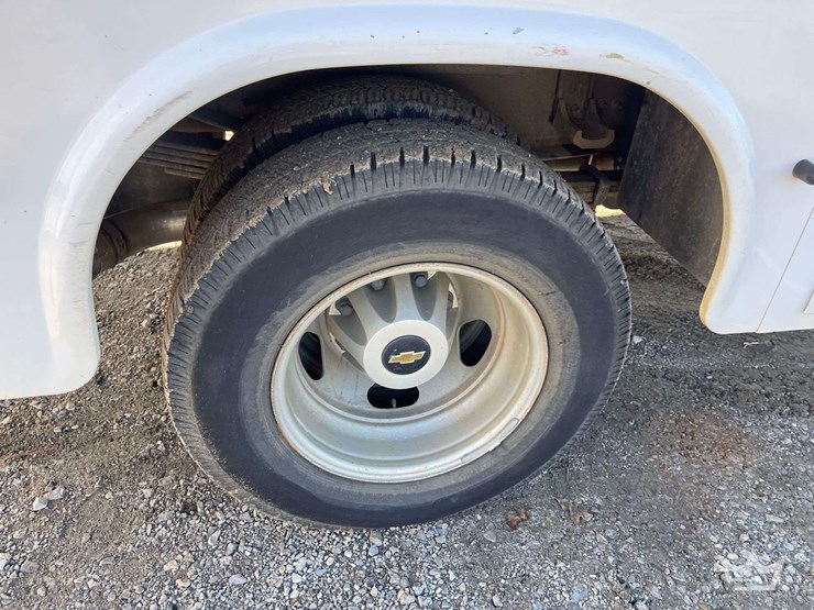 2015-chevrolet-3500hd-image-25