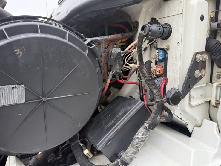 2005-international-8600-image-13