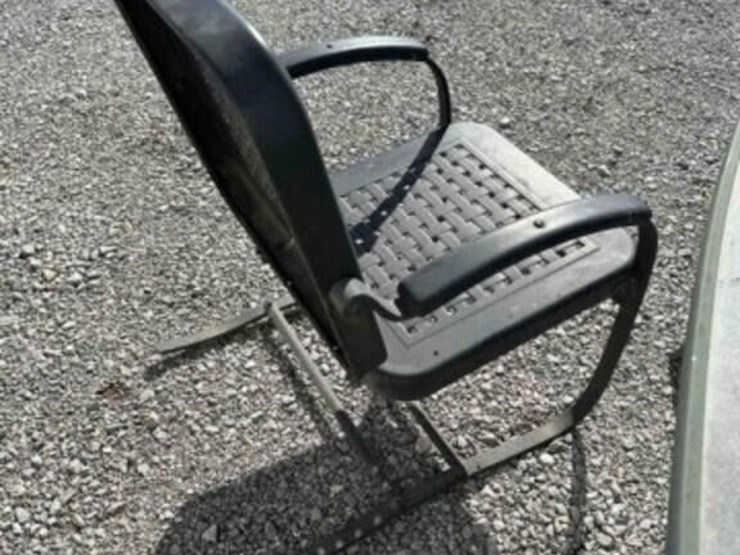 2-x-vintage-metal-chairs-&-outdoor-table-image-4