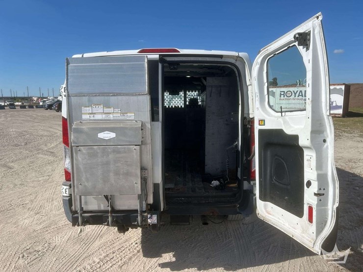 2017-ford-transit-image-30