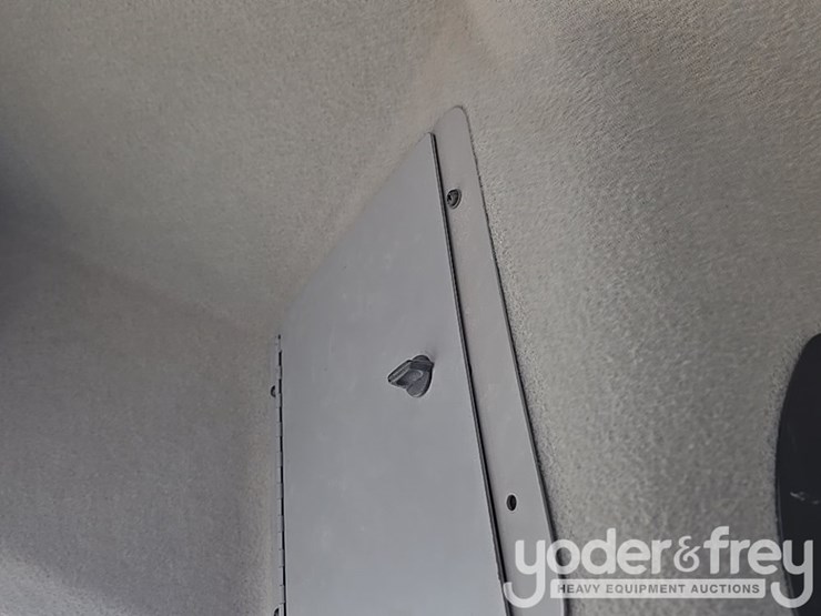 2016-caterpillar-120m2-image-249