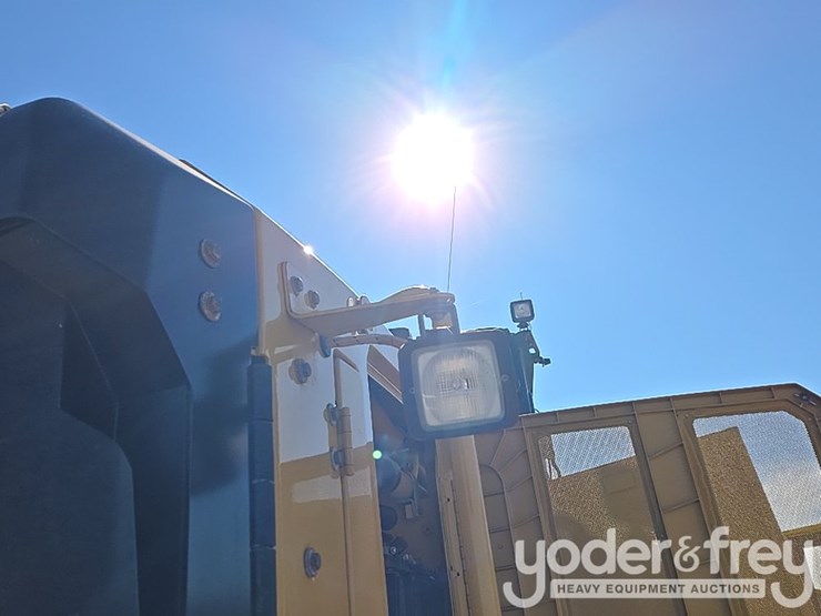 2016-caterpillar-120m2-image-206