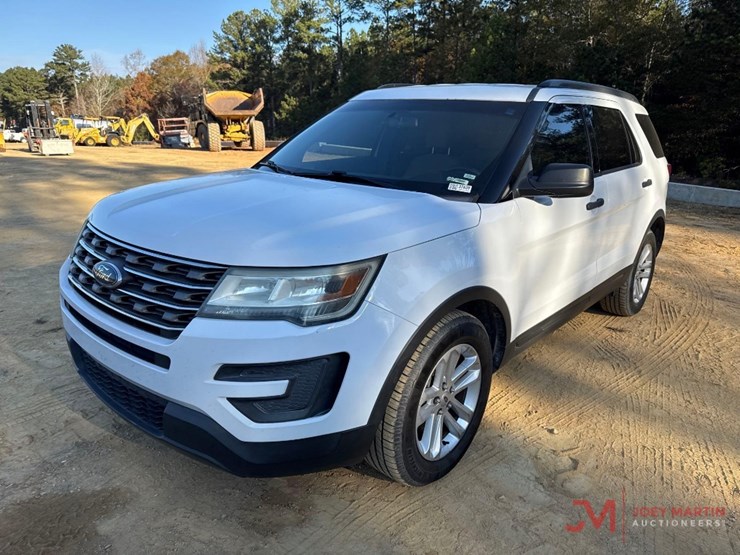 2016-ford-explorer-image-3
