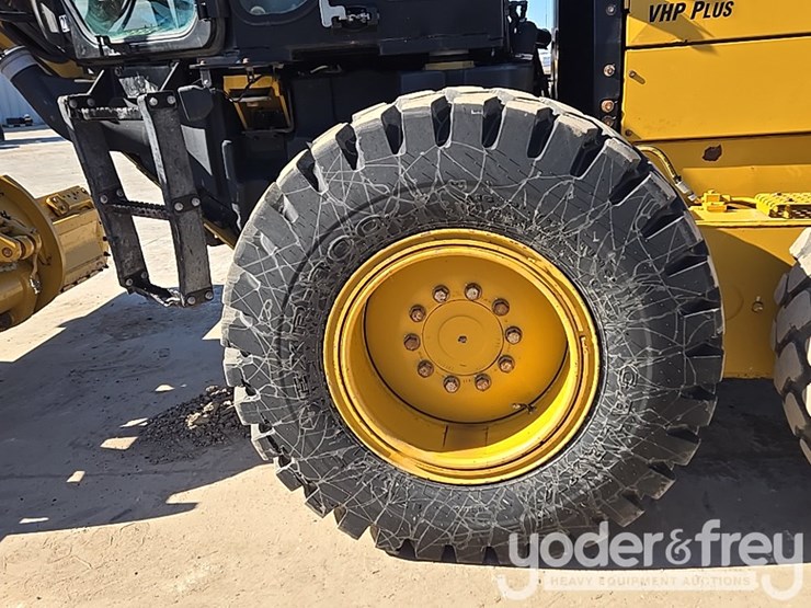 2016-caterpillar-120m2-image-21