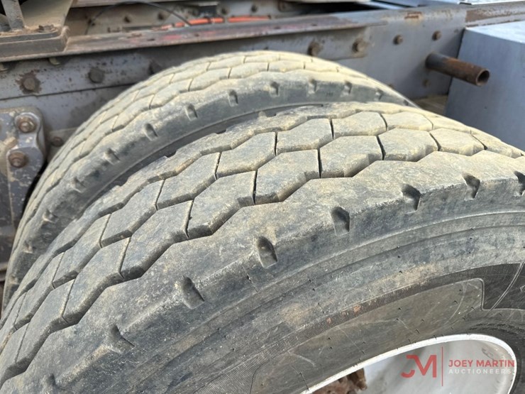 1997-kenworth-day-cab-truck-tractor-image-12