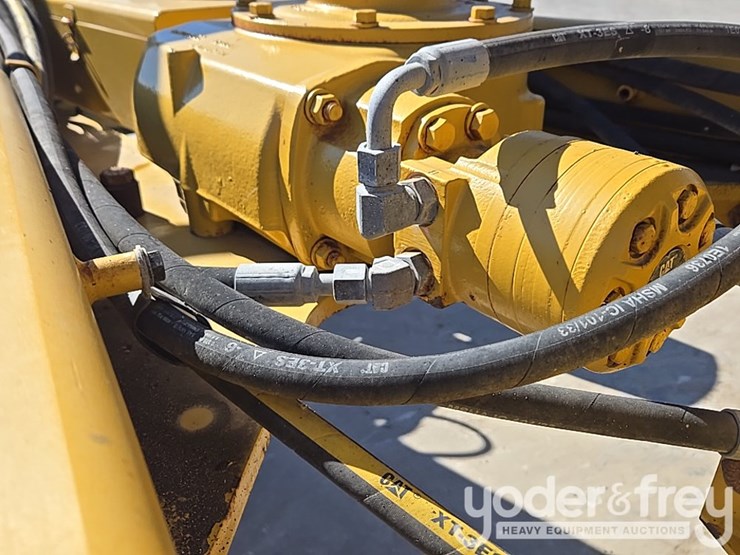 2016-caterpillar-120m2-image-67