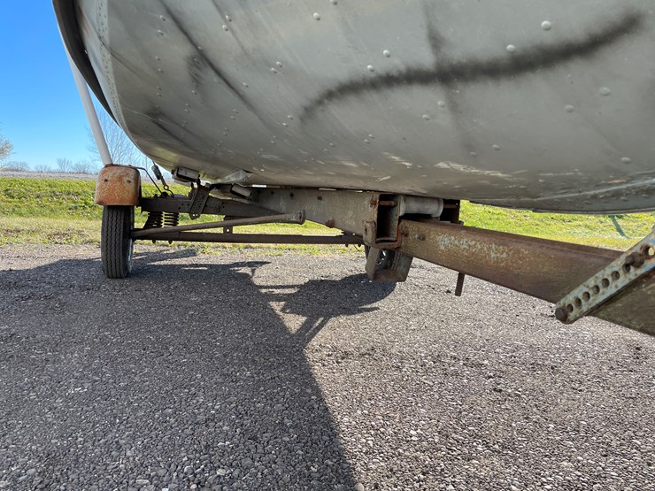 #1097-•-1953-crestliner-v4tl-aluminum-fishing-boat-with-trailer-(no-title)-image-10