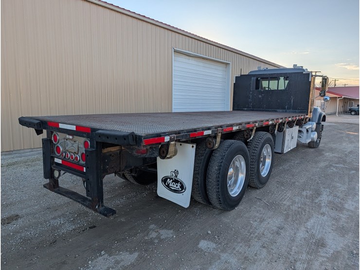 2006-mack-cv713-flatbed-image-9