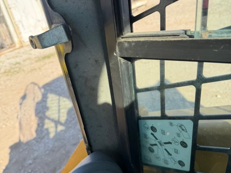 2022-caterpillar-299d3-xe-image-71