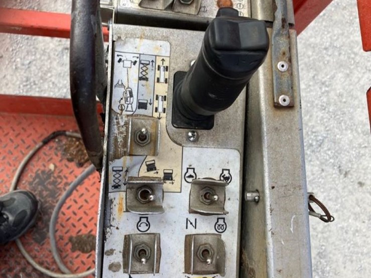 2017-skyjack-sj6826rt-image-22