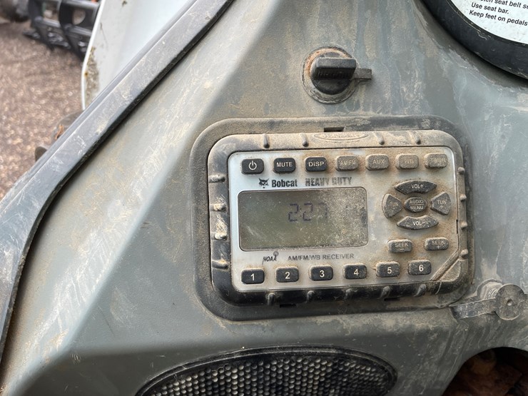 2015-bobcat-s590-image-23