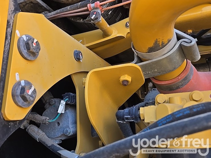 2016-caterpillar-120m2-image-154