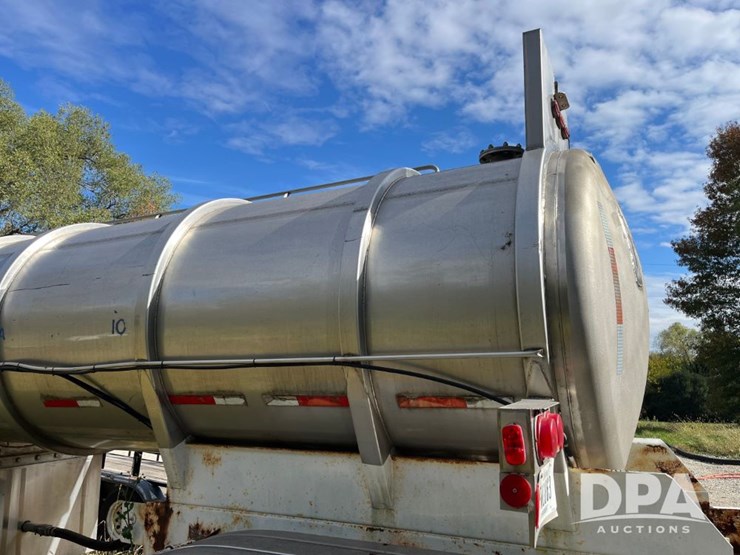 1982-heil-trailer-image-42