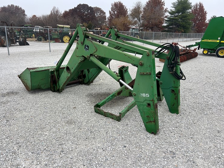 john-deere-265-image-4