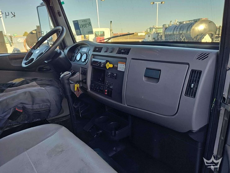 2016-peterbilt-337-image-20