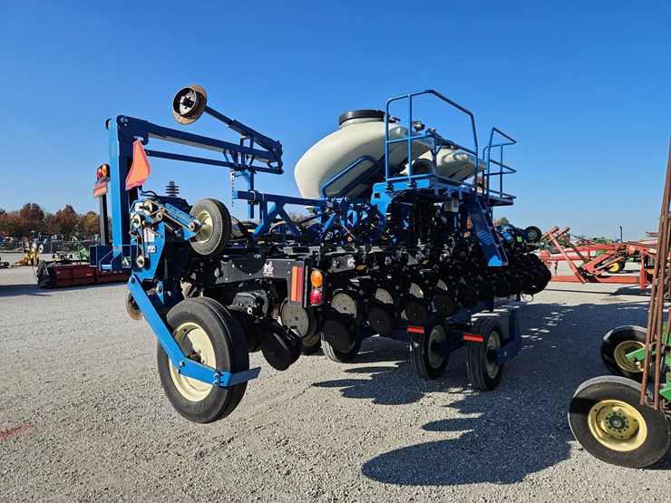 2012-kinze-3600-image-11