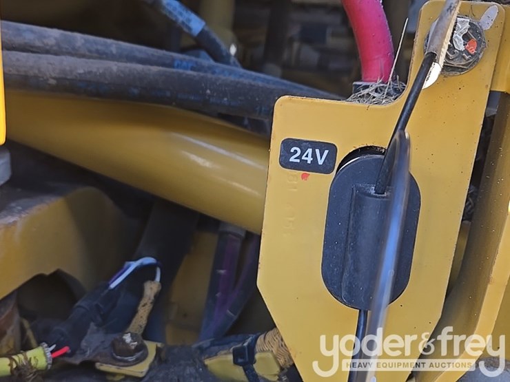 2016-caterpillar-120m2-image-167