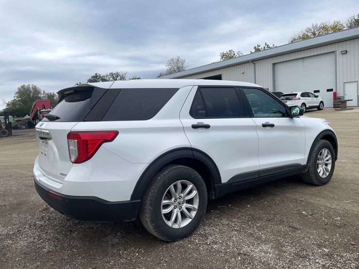 2021-ford-explorer-image-5