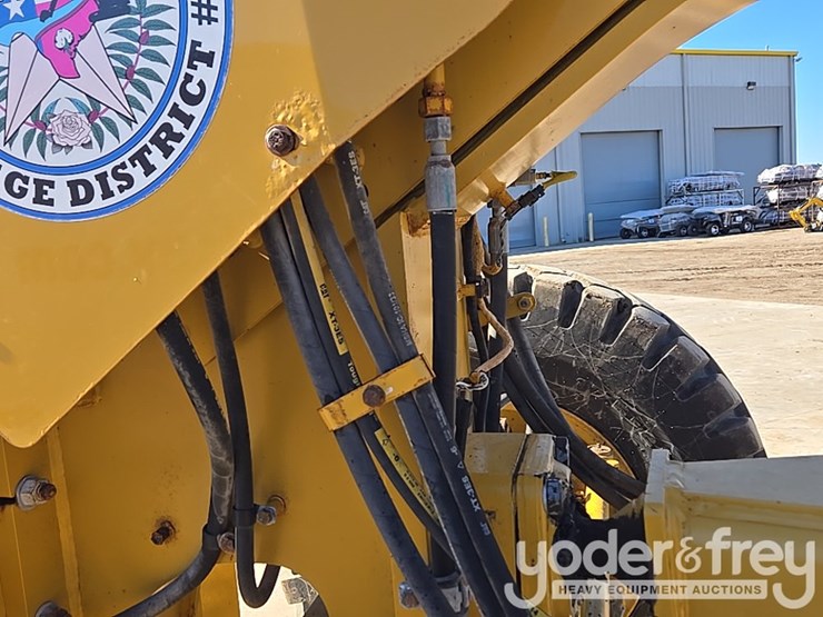 2016-caterpillar-120m2-image-54