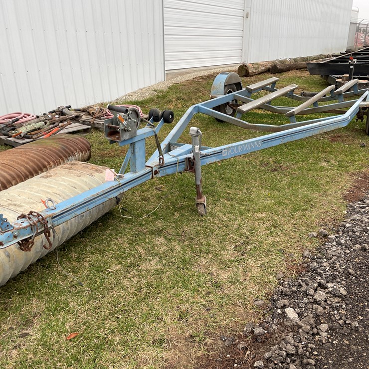 #1253 • Four Winns 16' Boat Trailer (No Title)