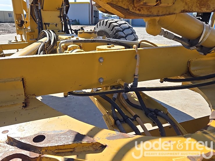 2016-caterpillar-120m2-image-78